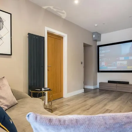 Apartment 2 Jester Court *